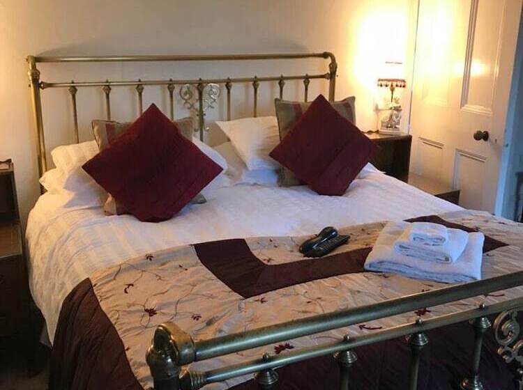 تختخواب و صبحانه West End Lodge