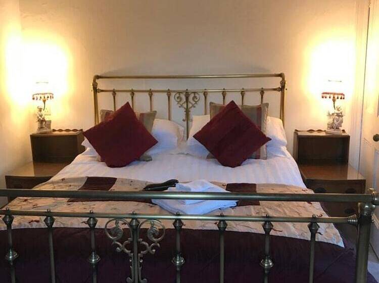 تختخواب و صبحانه West End Lodge