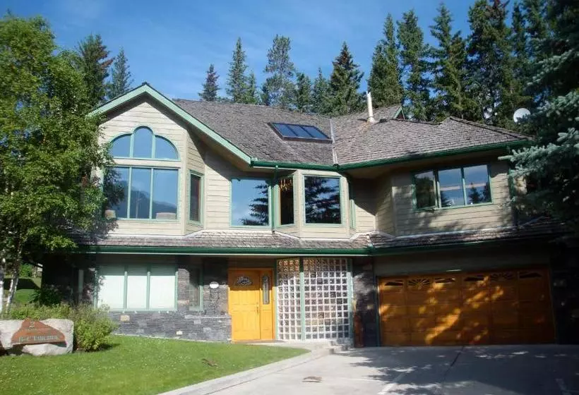 Cascade Court Bed And Breakfast