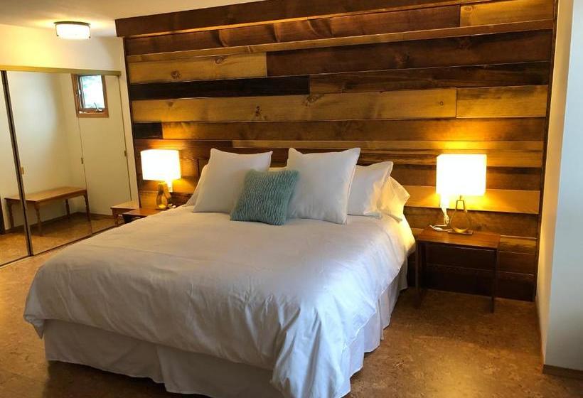 Cascade Court Bed And Breakfast