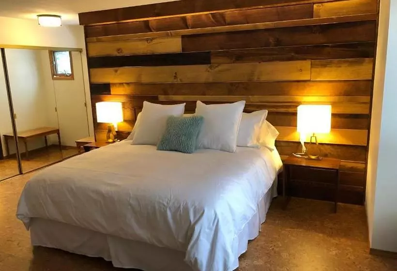 Cascade Court Bed And Breakfast