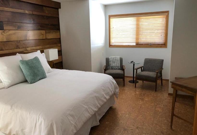 Cascade Court Bed And Breakfast