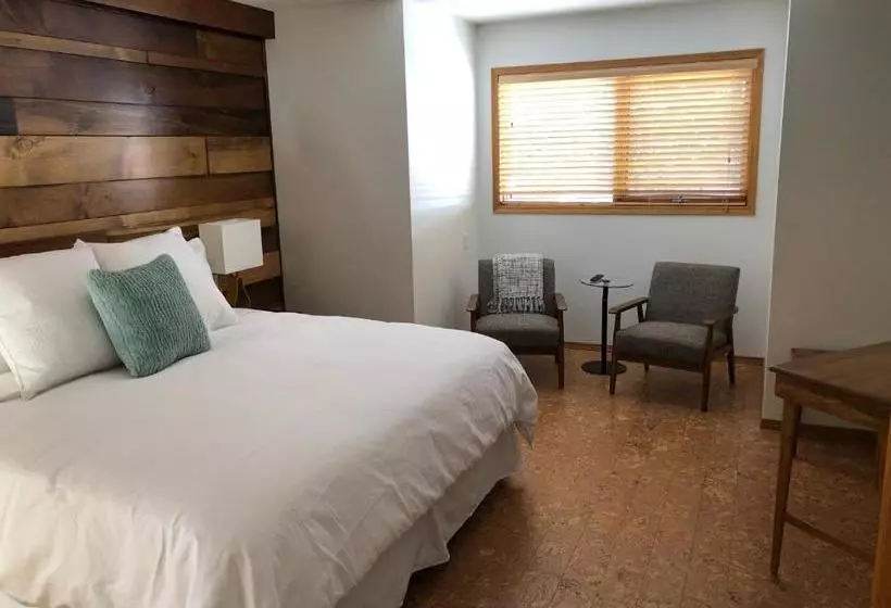 Cascade Court Bed And Breakfast