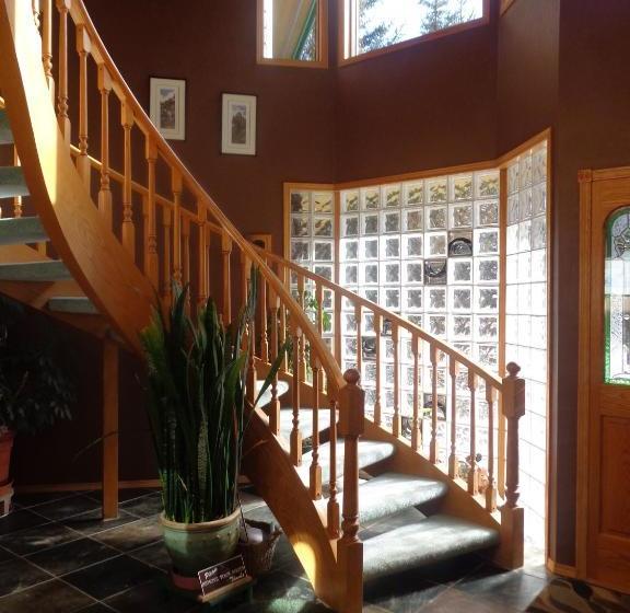 Cascade Court Bed And Breakfast