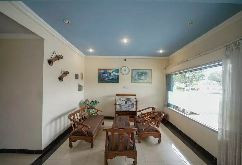 Oyo 448 Hotel Central
