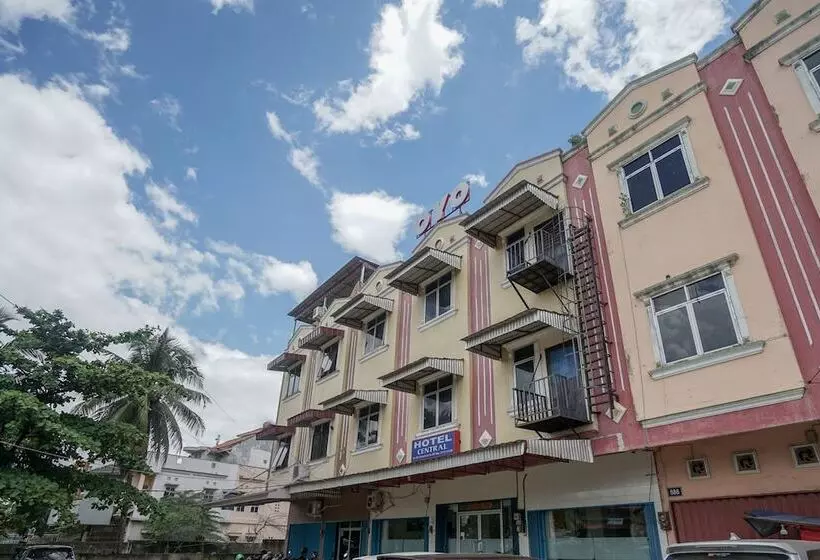 Oyo 448 Hotel Central