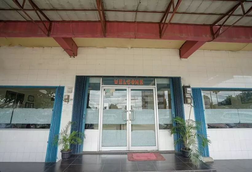 Oyo 448 Hotel Central
