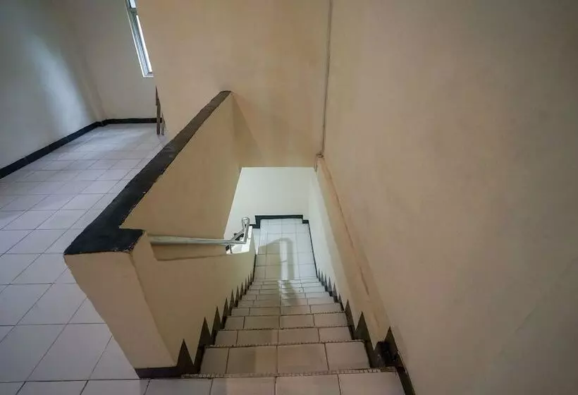 Oyo 448 Hotel Central