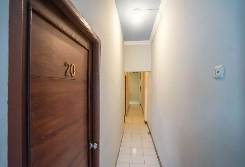 Oyo 448 Hotel Central