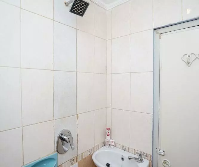 Oyo 448 Hotel Central