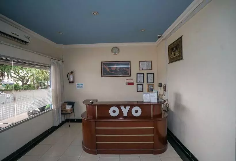 Oyo 448 Hotel Central