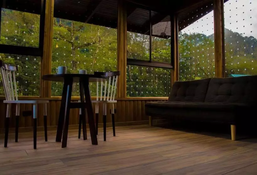 Hotelli Lauraceas Lodge