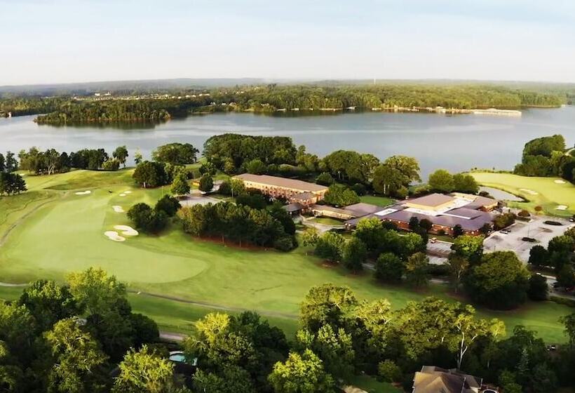 فندق James F. Martin Inn