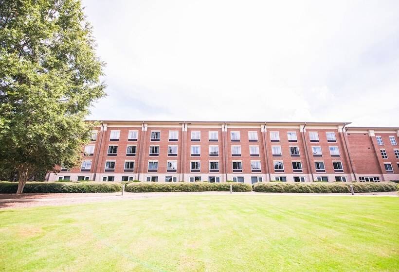 فندق James F. Martin Inn