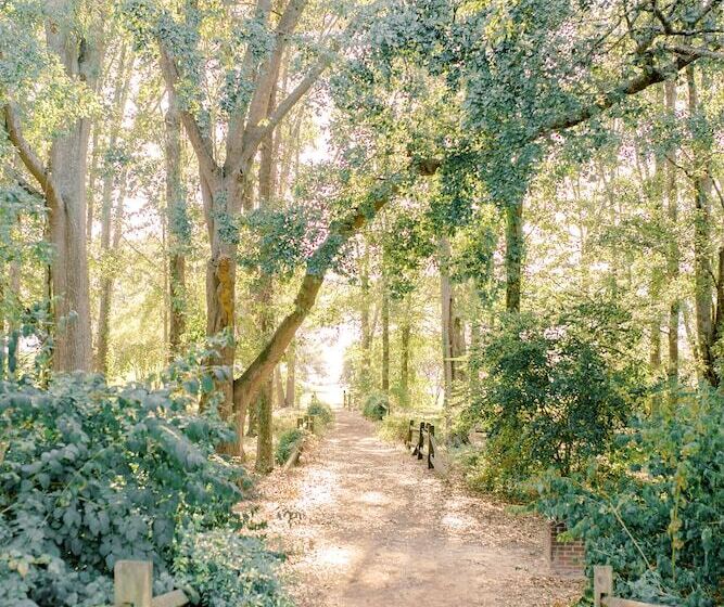 فندق James F. Martin Inn