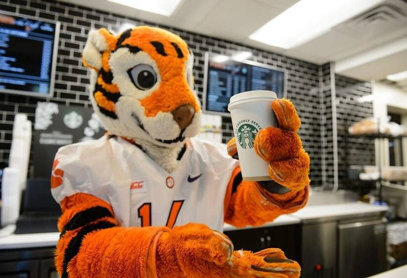 فندق James F. Martin Inn