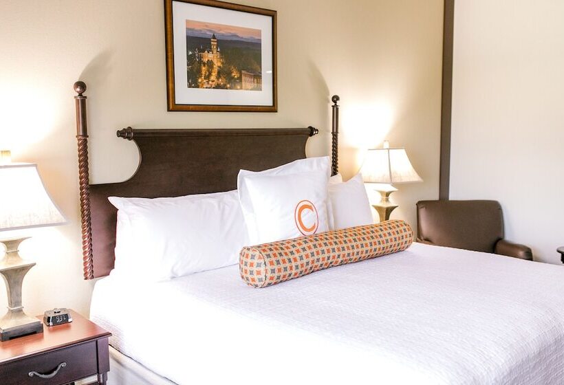 فندق James F. Martin Inn