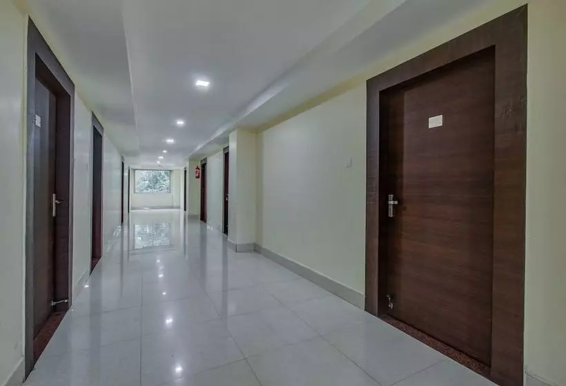 Hotelli Oyo 23590 Sumandeep International