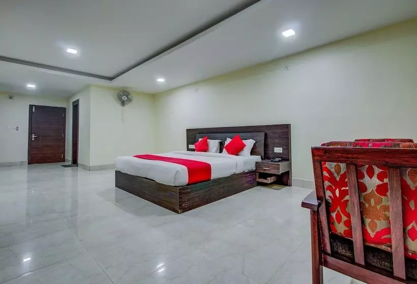 Hotelli Oyo 23590 Sumandeep International