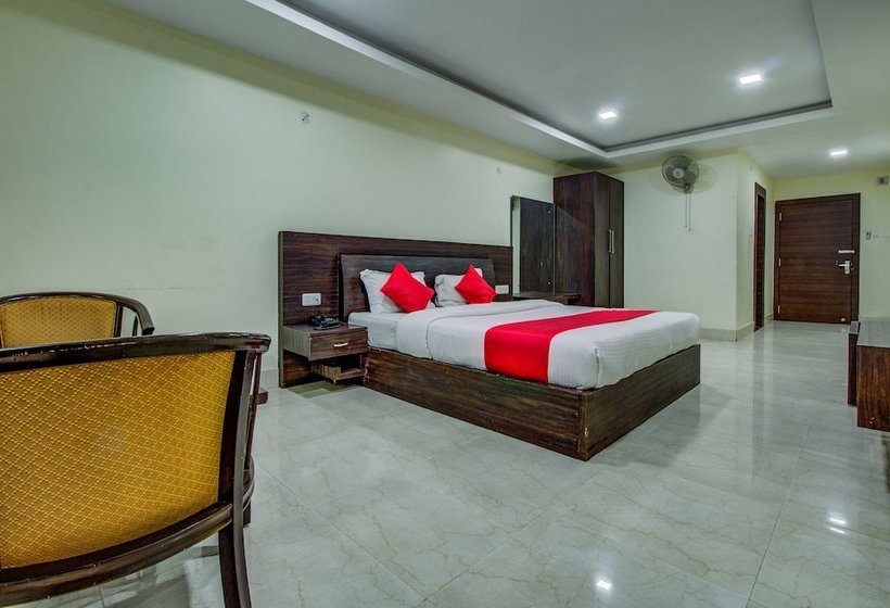Hotell Oyo 23590 Sumandeep International