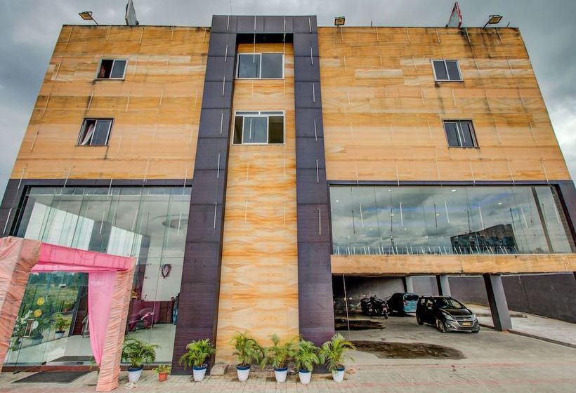 Hotell Oyo 23590 Sumandeep International