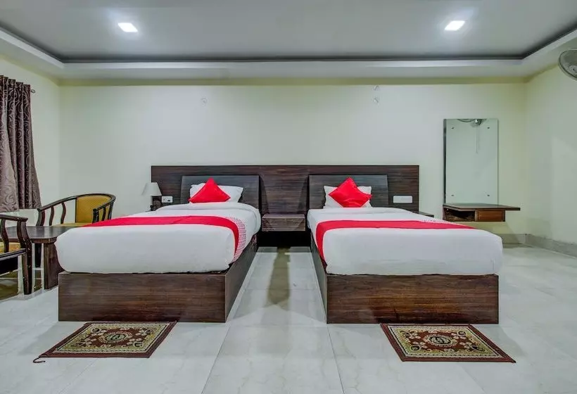 Hotelli Oyo 23590 Sumandeep International