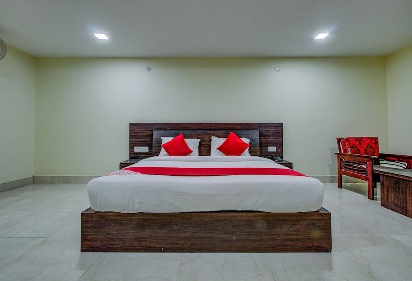 Hotell Oyo 23590 Sumandeep International