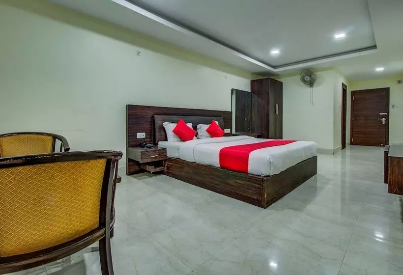 Hotelli Oyo 23590 Sumandeep International