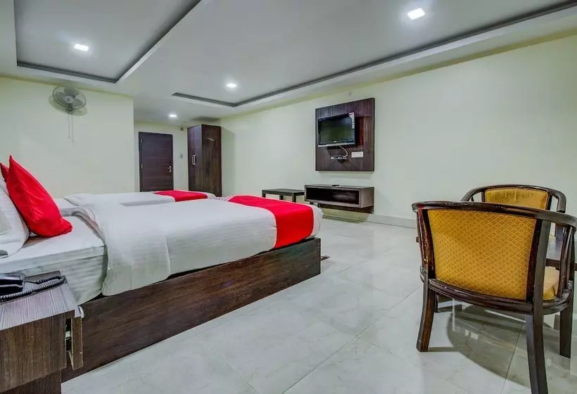 Hotelli Oyo 23590 Sumandeep International