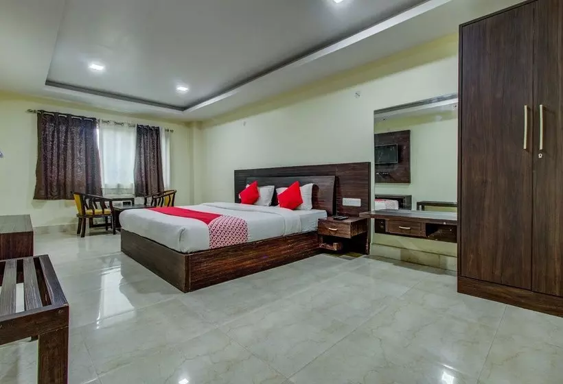 Hotelli Oyo 23590 Sumandeep International