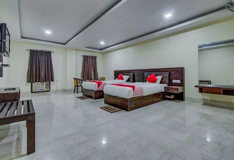 Hotelli Oyo 23590 Sumandeep International