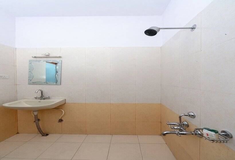 Oyo 16645 Hotel Grand Palace