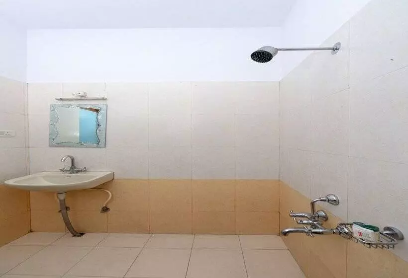 Oyo 16645 Hotel Grand Palace