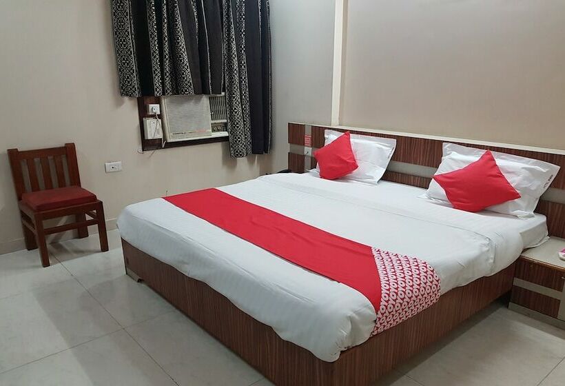 Oyo 23649 Hotel Anand