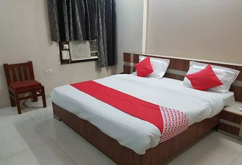 Oyo 23649 Hotel Anand