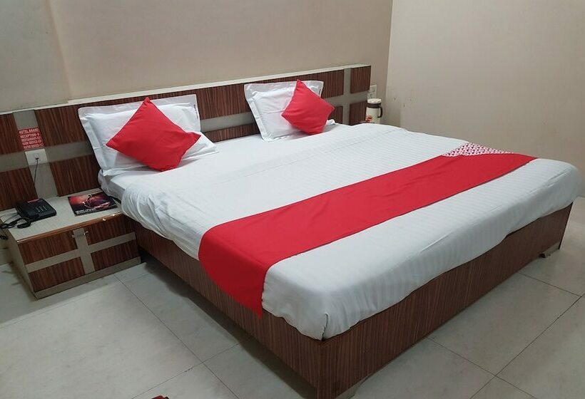 Oyo 23649 Hotel Anand