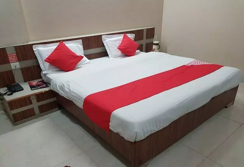 Oyo 23649 Hotel Anand