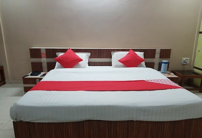 Oyo 23649 Hotel Anand