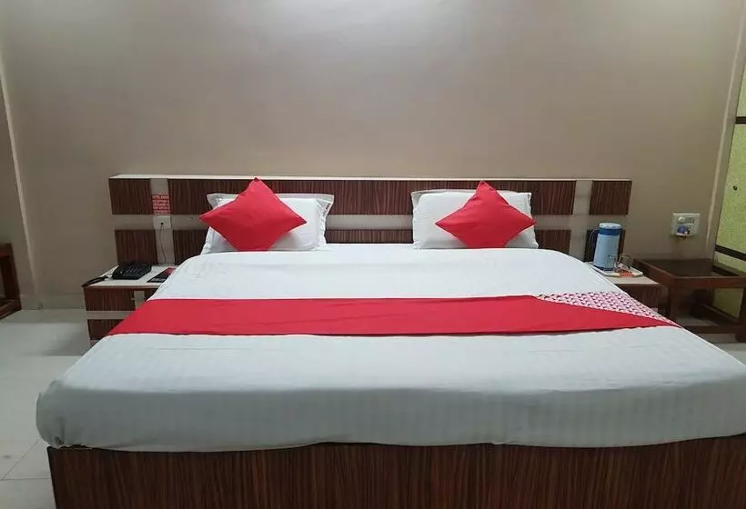 Oyo 23649 Hotel Anand