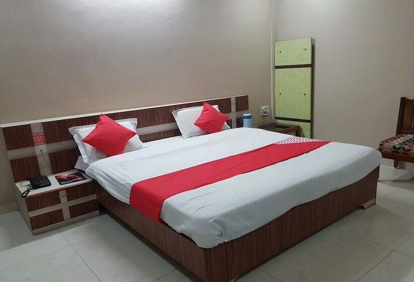 Oyo 23649 Hotel Anand