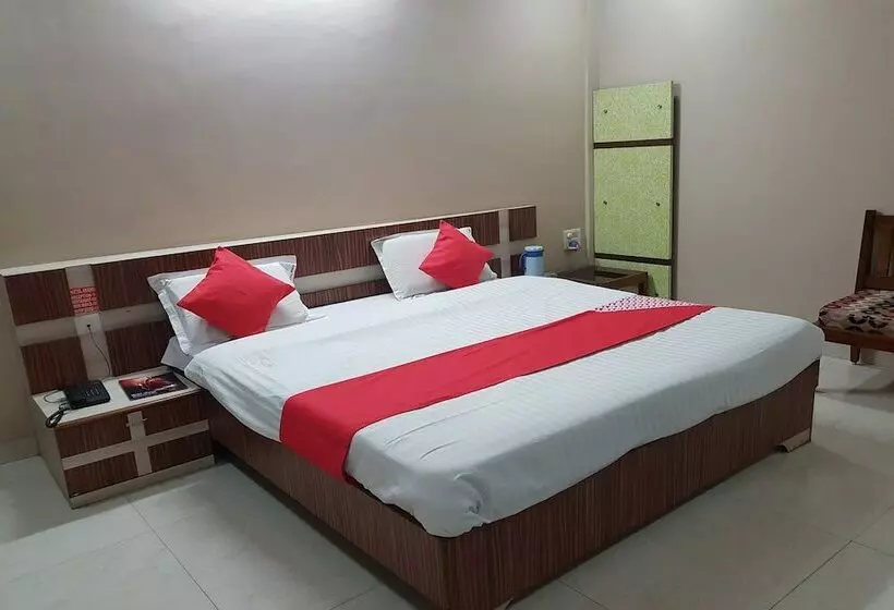 Oyo 23649 Hotel Anand