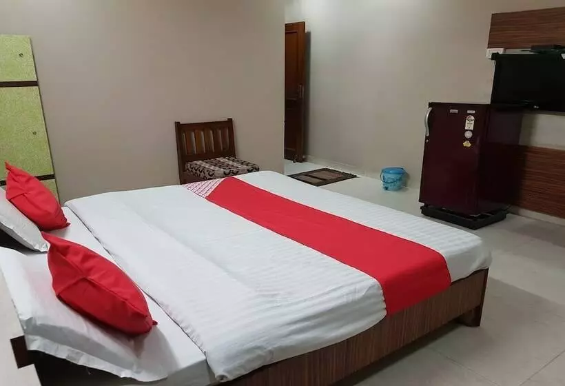 Oyo 23649 Hotel Anand