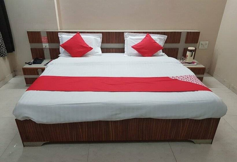 Oyo 23649 Hotel Anand