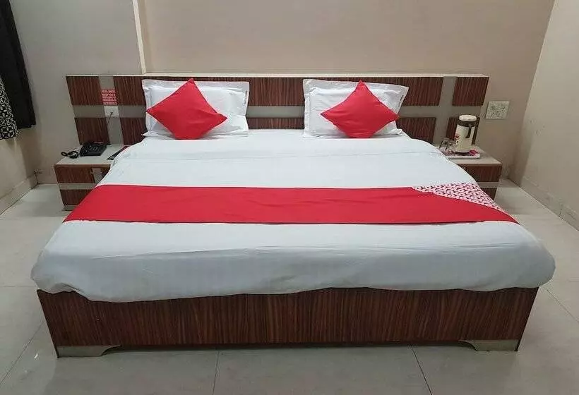 Oyo 23649 Hotel Anand