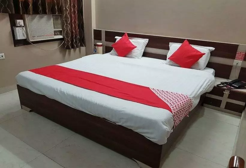 Oyo 23649 Hotel Anand