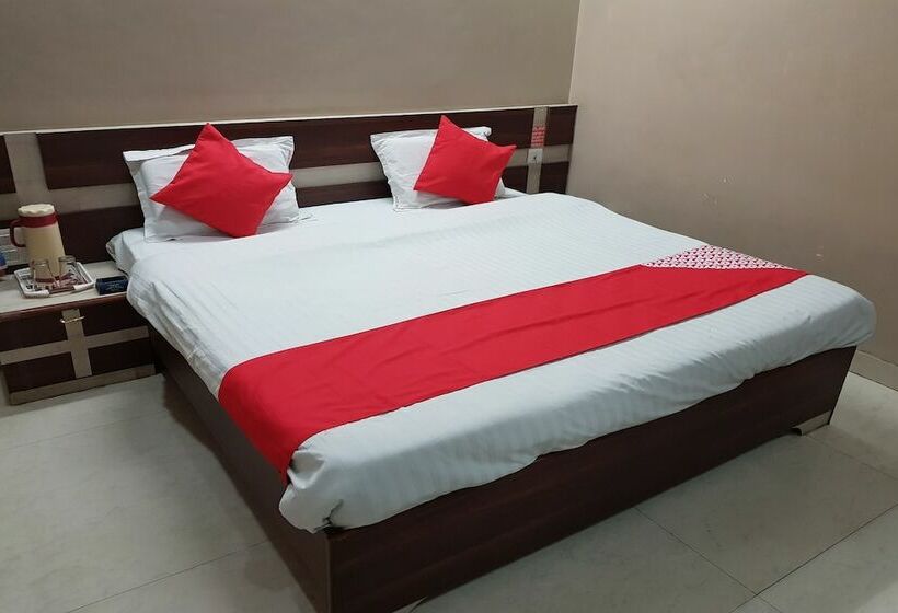 Oyo 23649 Hotel Anand