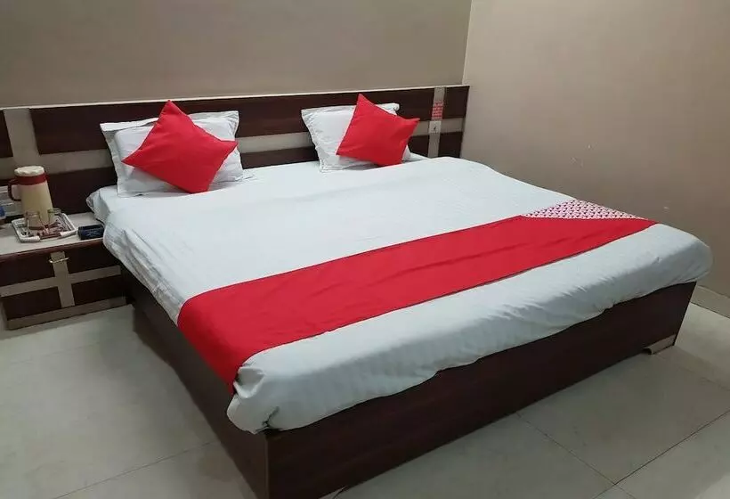 Oyo 23649 Hotel Anand