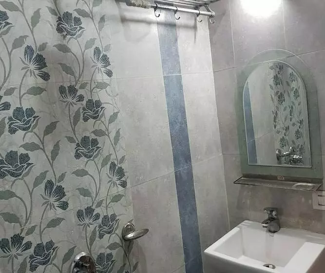 Oyo 23649 Hotel Anand