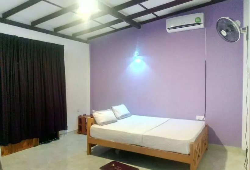 Bed and Breakfast Orchid Yala Resort
