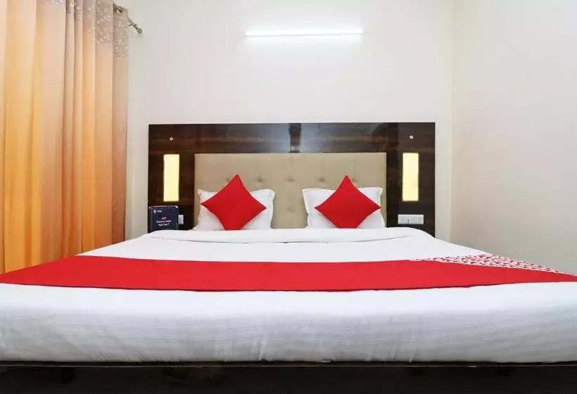 ホテル Oyo 23414 Temptations Ultimate